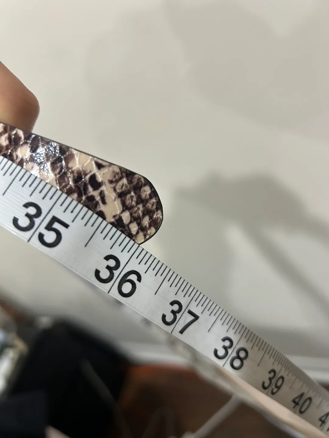 Snakeskin textured belt size XS image indicator(4)