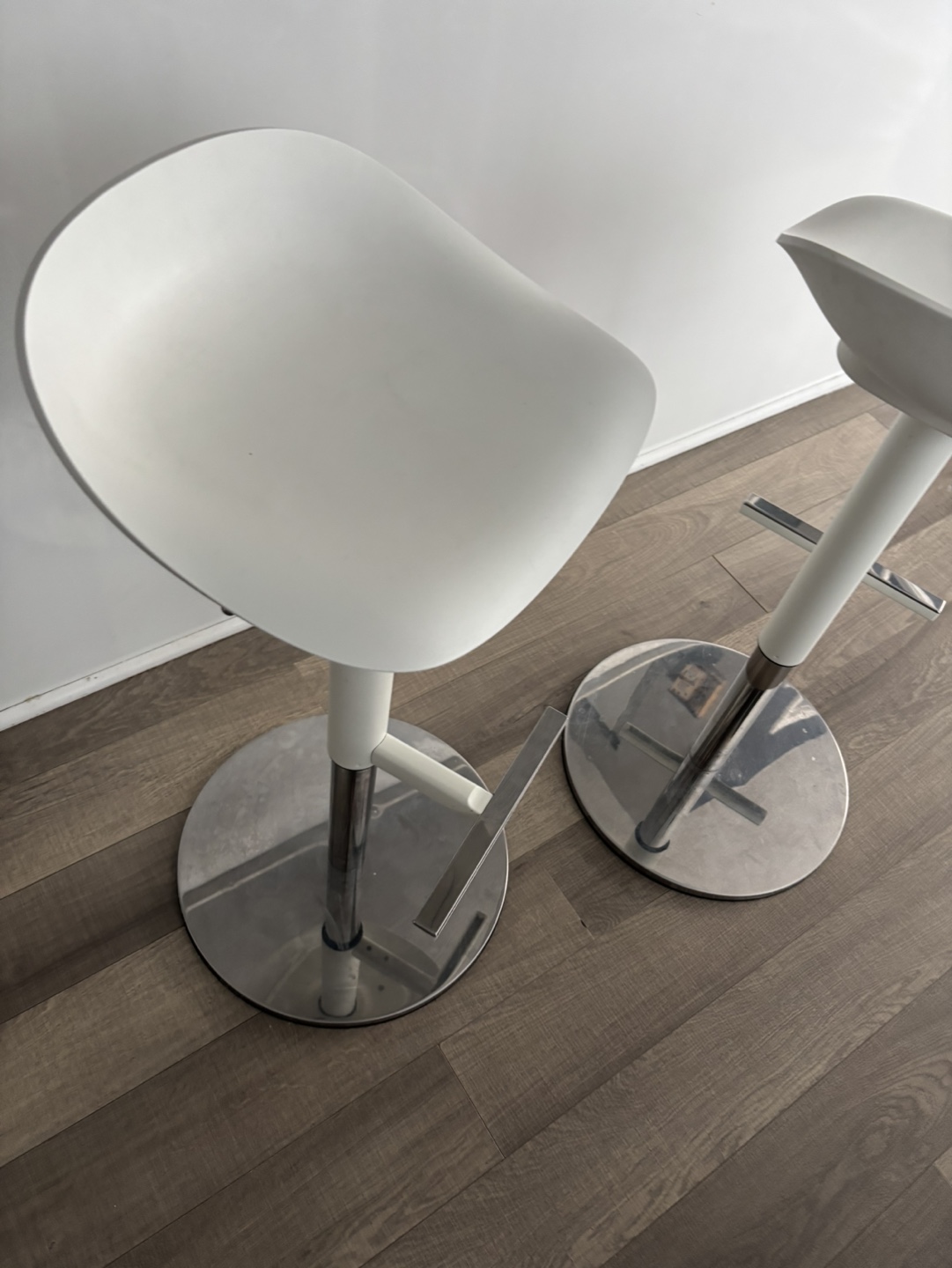 Pair of Modern White Bar Stools with Chrome Base - photo 2