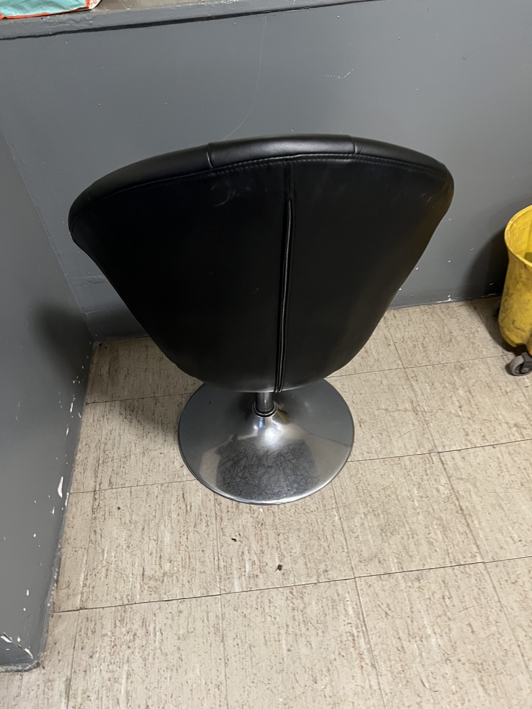 Black Leather Swivel Chair - photo 2
