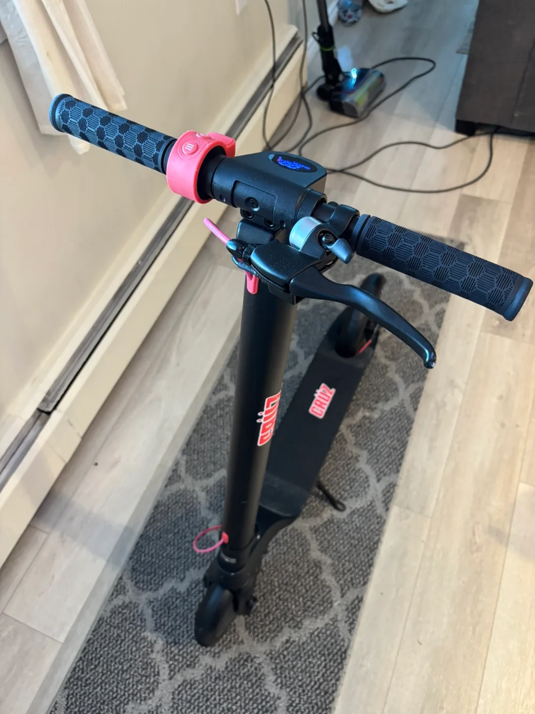 (Need gone asap) Electric Scooter (25km) barely used image indicator(3)