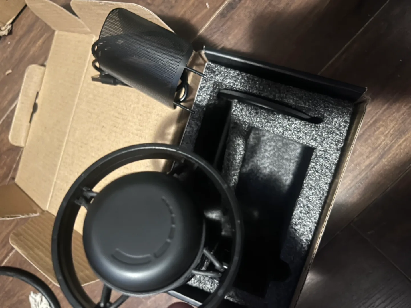 RGB Microphone with Pop Filter and Shock Mount image indicator(3)