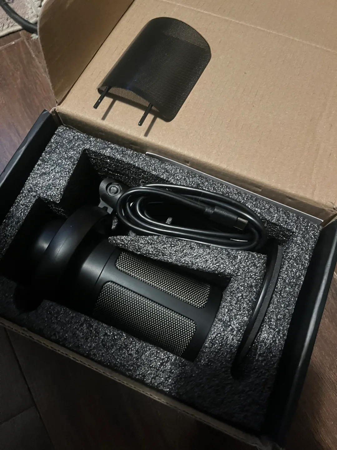 RGB Microphone with Pop Filter and Shock Mount image indicator(2)