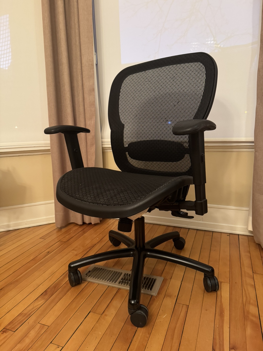 Office Chair - Mesh Back, Adjustable - photo 4