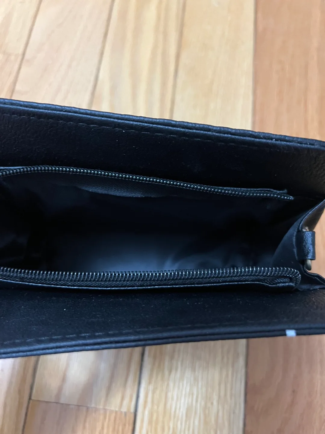 Black and White Geometric Pattern Handbag with Cat Ear Handle image indicator(2)