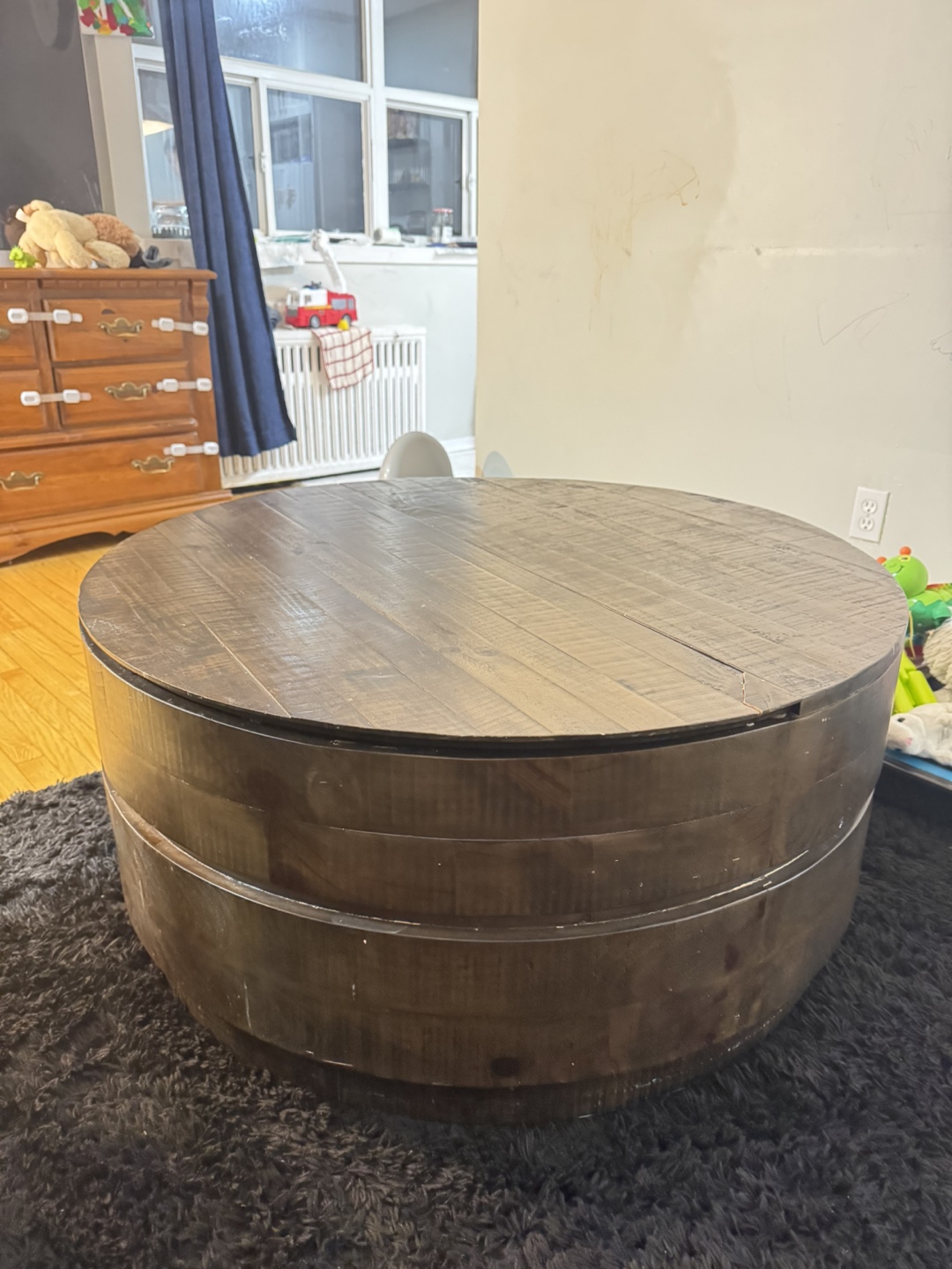 Round Wooden Coffee Table with Lift-Top