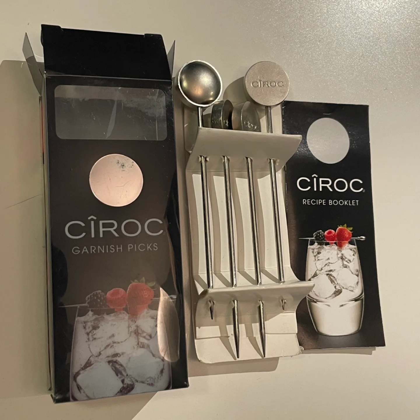 CÎROC Garnish Picks with Recipe Booklet image indicator(4)