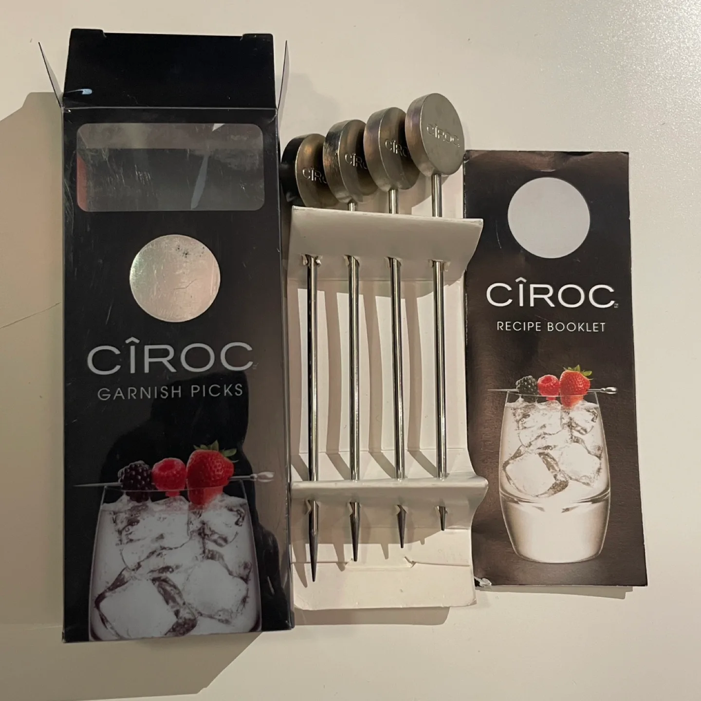 CÎROC Garnish Picks with Recipe Booklet image indicator(3)