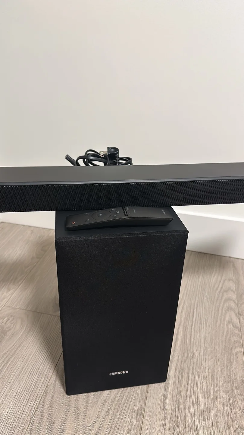 Samsung Soundbar with Wireless Subwoofer thumbnail