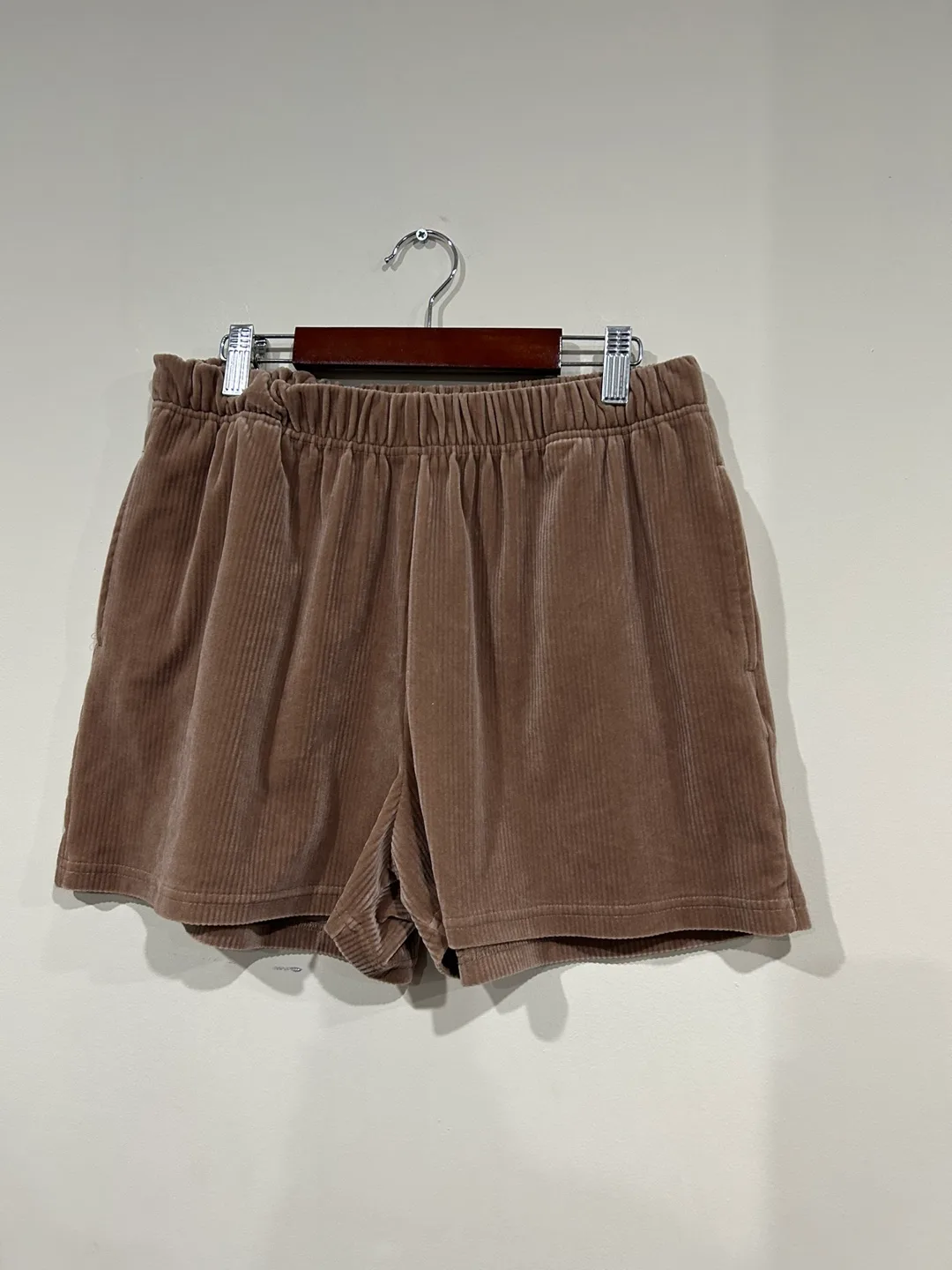 Pull-on knit soft corduroy shorts size large image indicator(4)