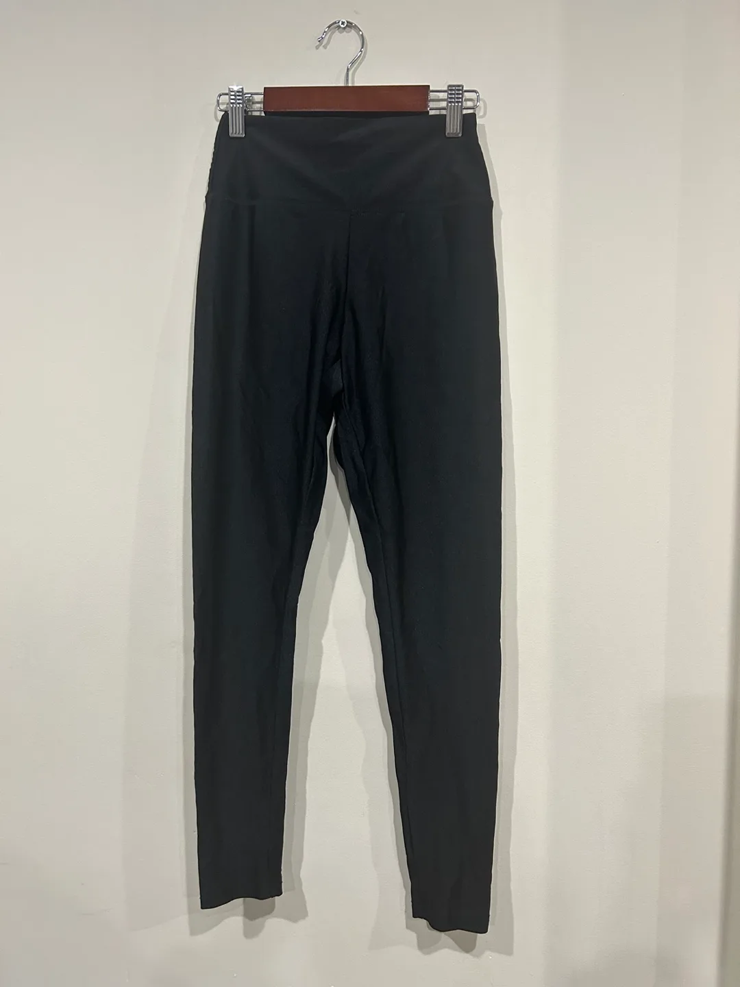 Garage high-rise shiny leggings size small , like new image indicator(5)