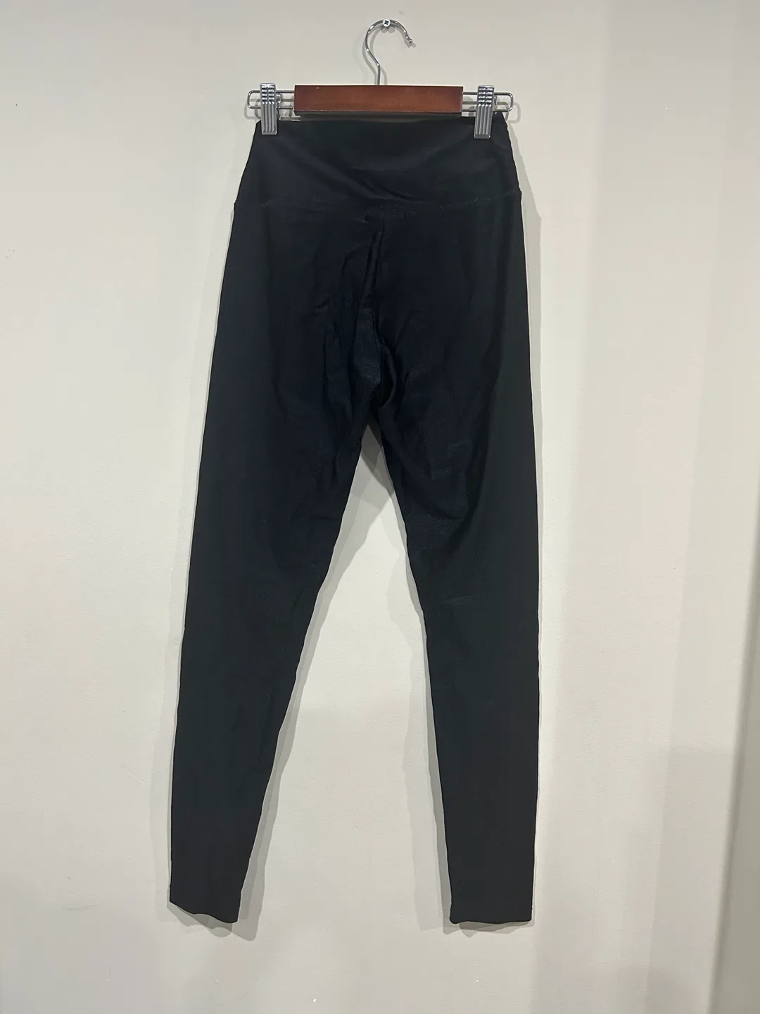 Garage high-rise shiny leggings size small , like new image indicator(8)