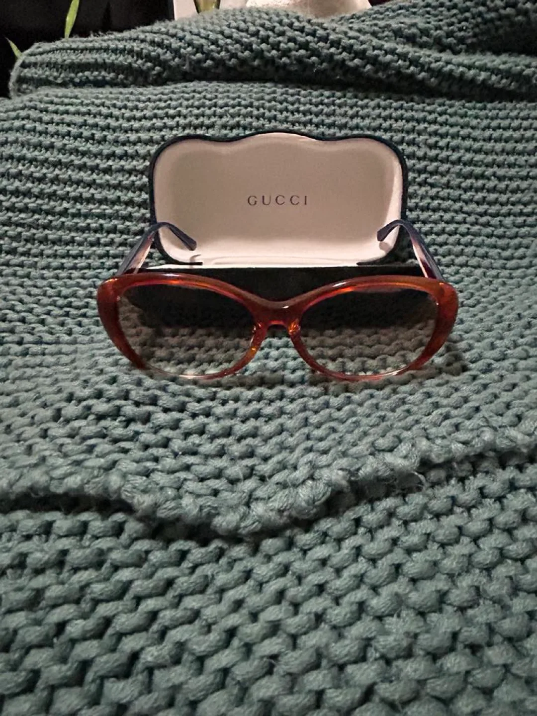 Authentic Gucci Sunglasses image indicator(2)