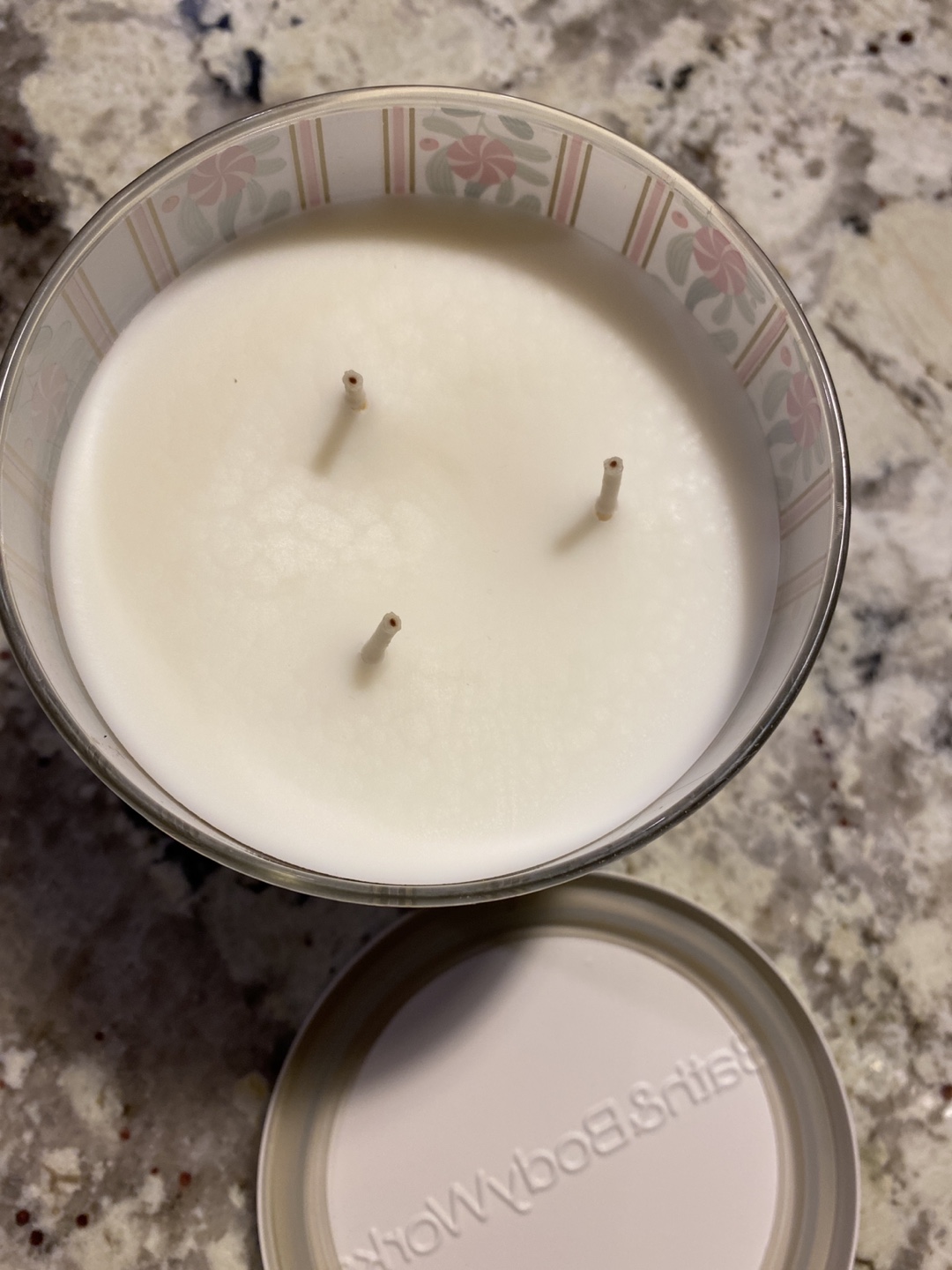 Bath & Body Works Peppermint Bark 3-Wick Candle - photo 3