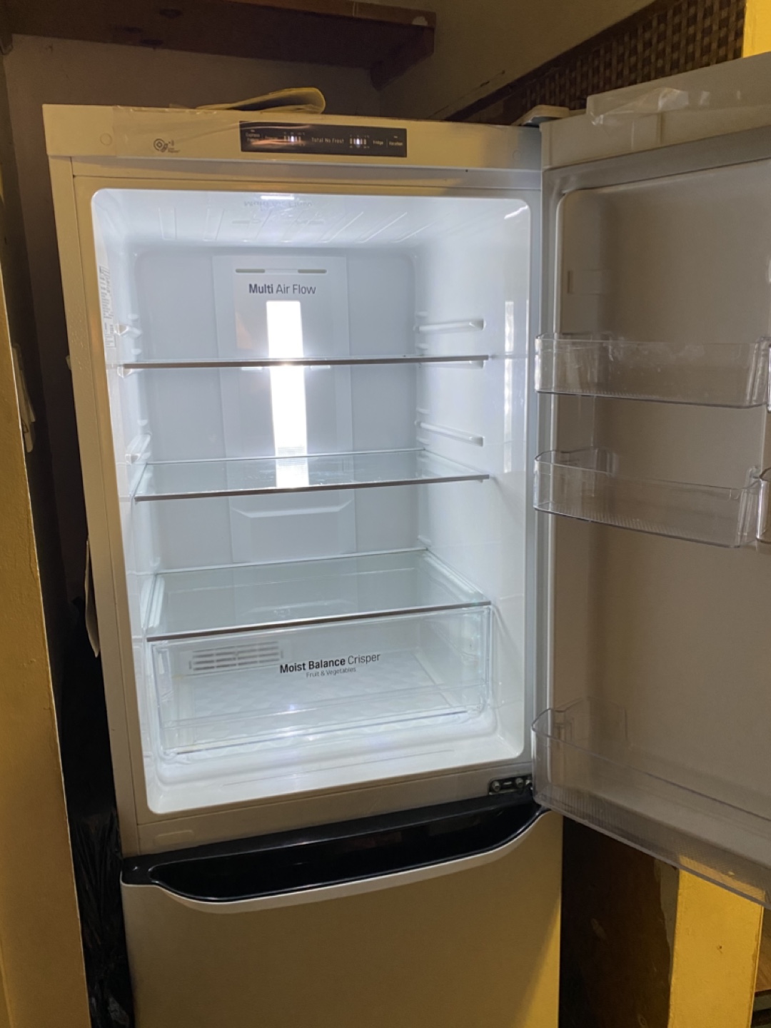 LG Refrigerator 10.1 cu ft. - photo 2