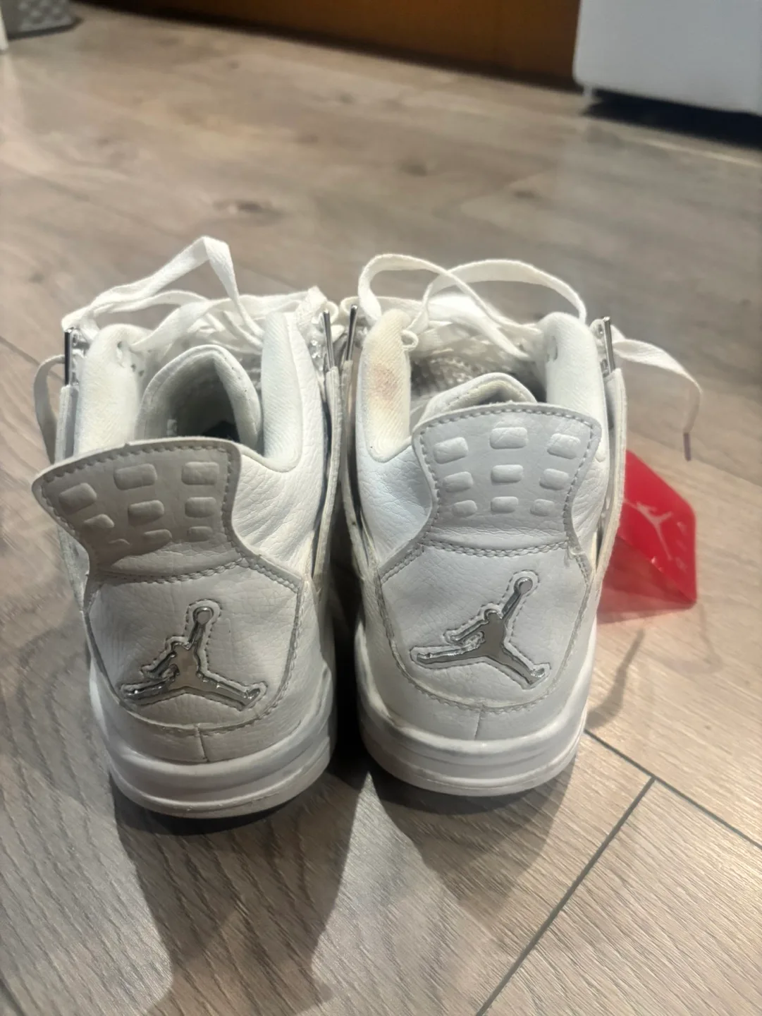 Air Jordan 4  White Metallic Silver Sneakers image indicator(4)