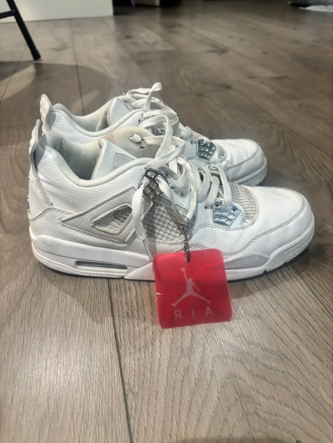 Air Jordan 4  White Metallic Silver Sneakers image indicator(2)