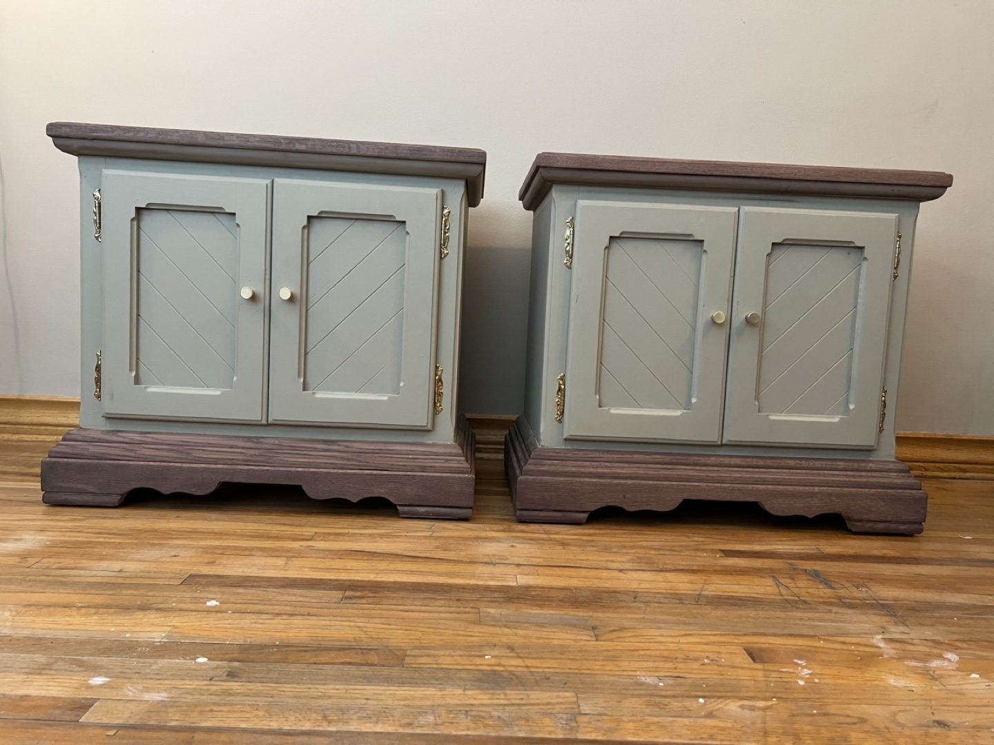 Pair of Vintage Nightstands - Refinished - photo 2
