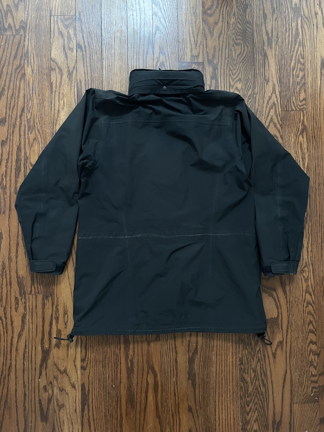 MEC Women’s Black Gore-Tex Jacket size Large - photo 5