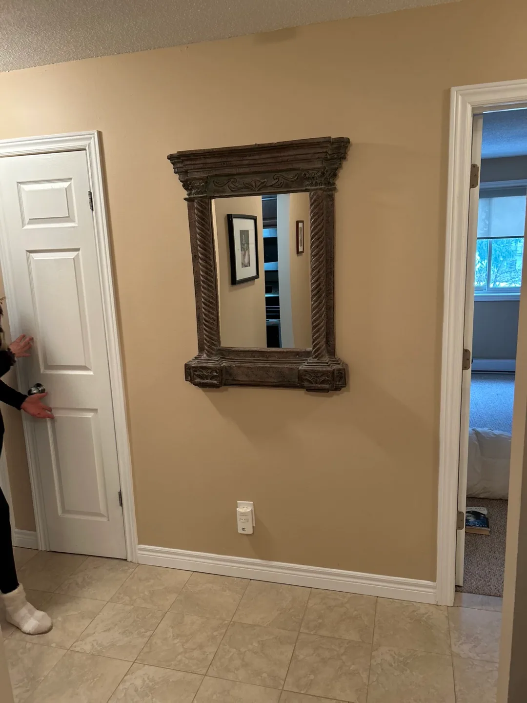 Two Mirrors - Wall Mounted image indicator(2)