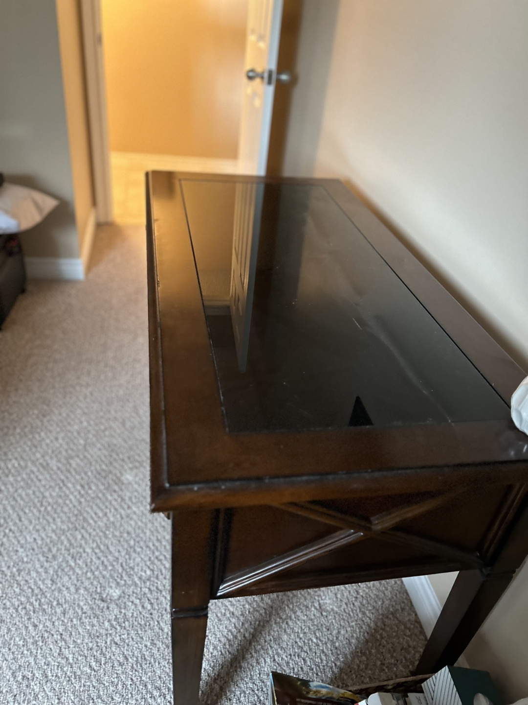 Desk - photo 2
