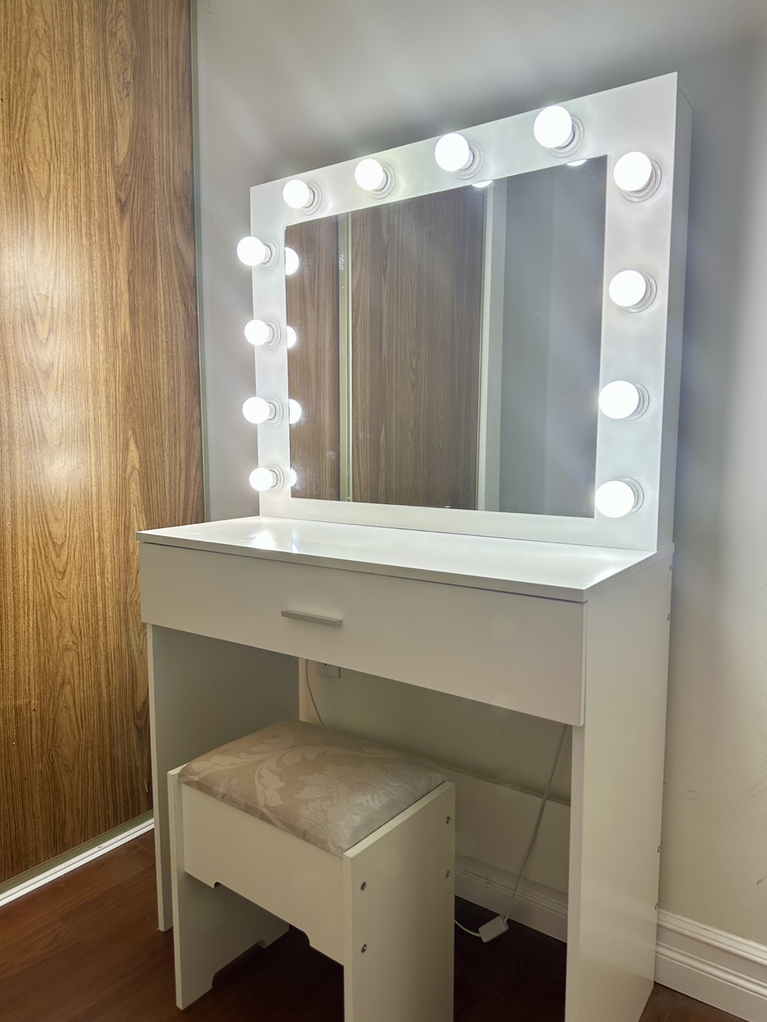 Vanity Set with Lights and chair (moving out sale )