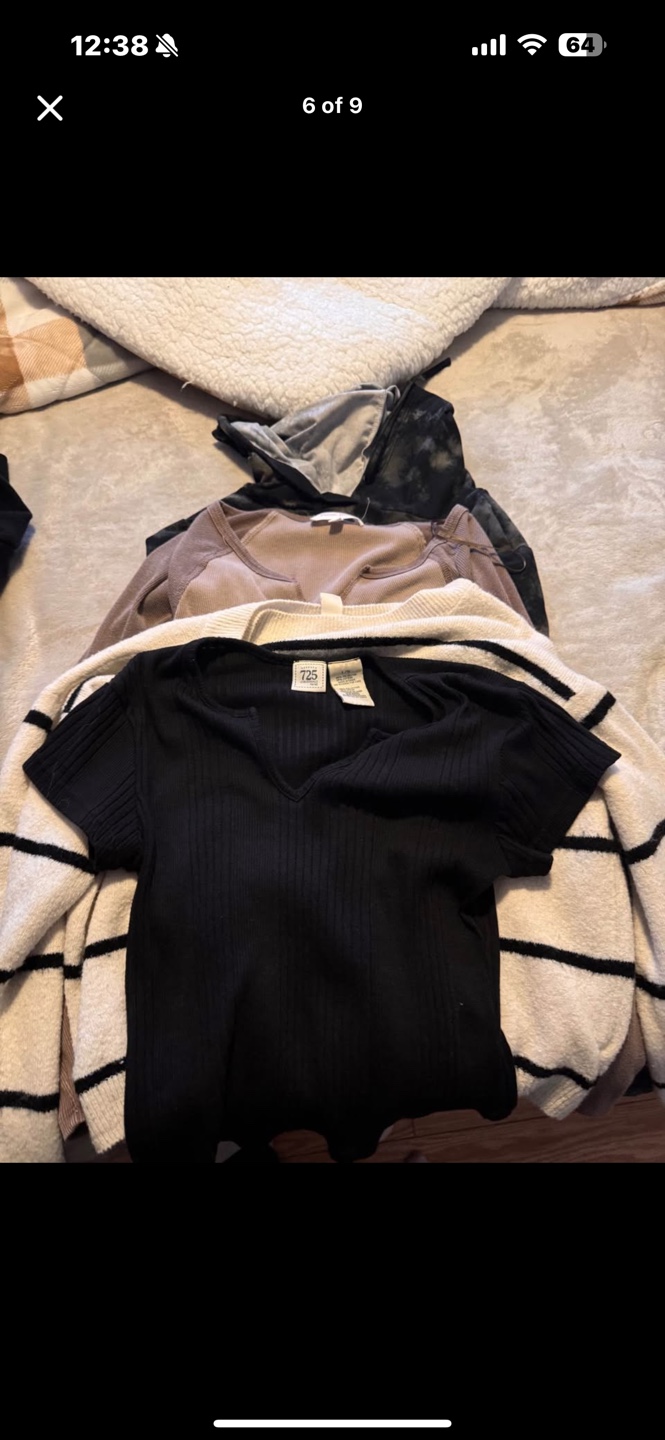 Women's clothing bundle - tops, pants & more! - photo 3
