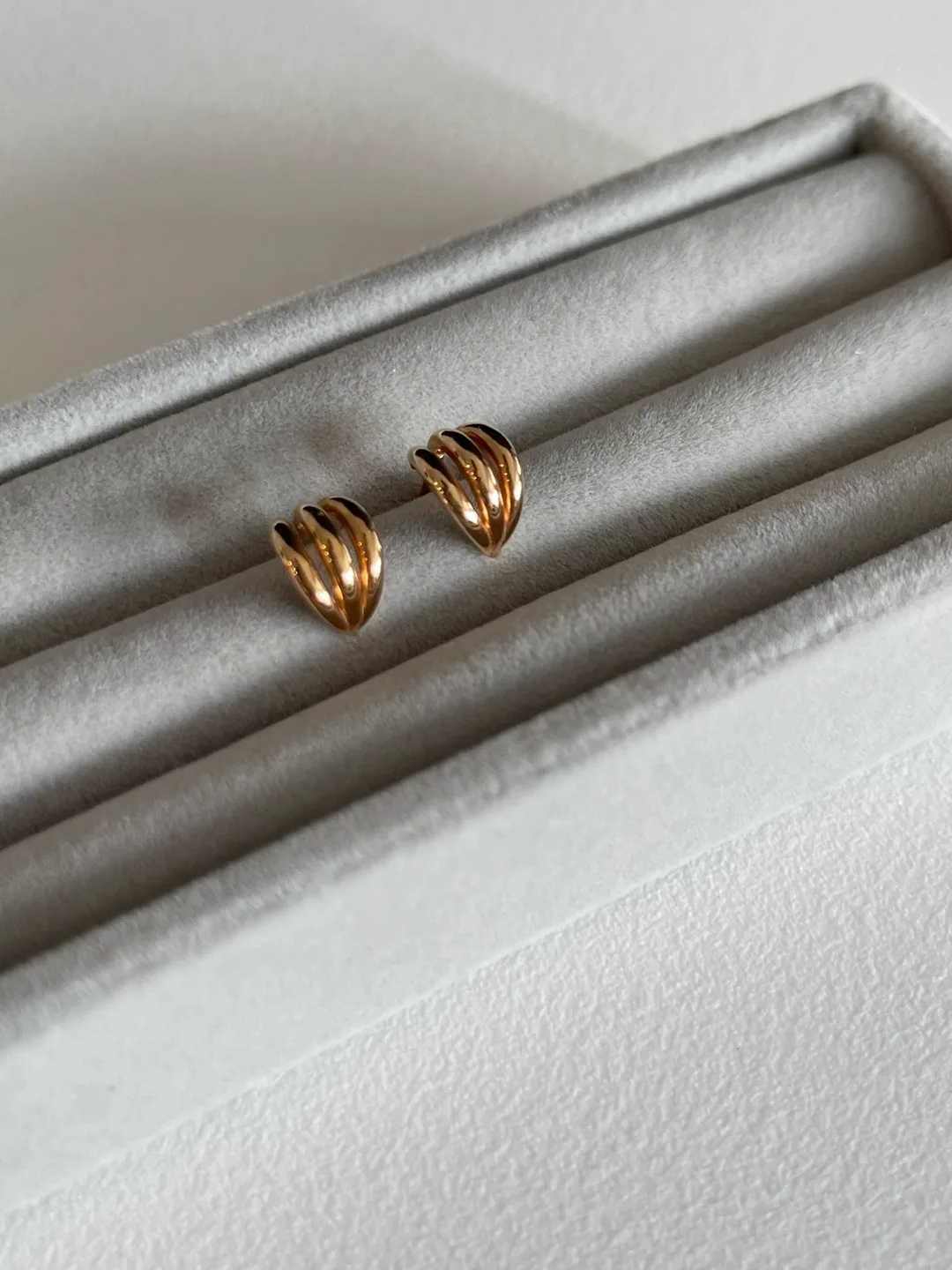 18K Rose Gold Triple Band Stud Earrings image indicator(5)