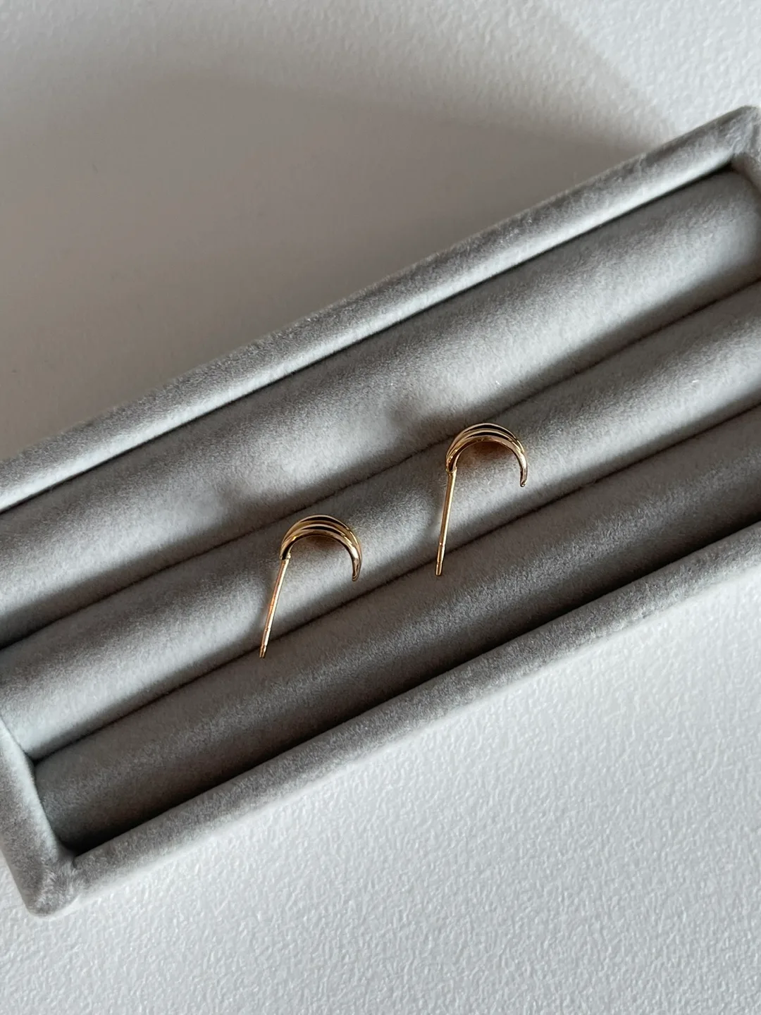 18K Rose Gold Triple Band Stud Earrings image indicator(4)