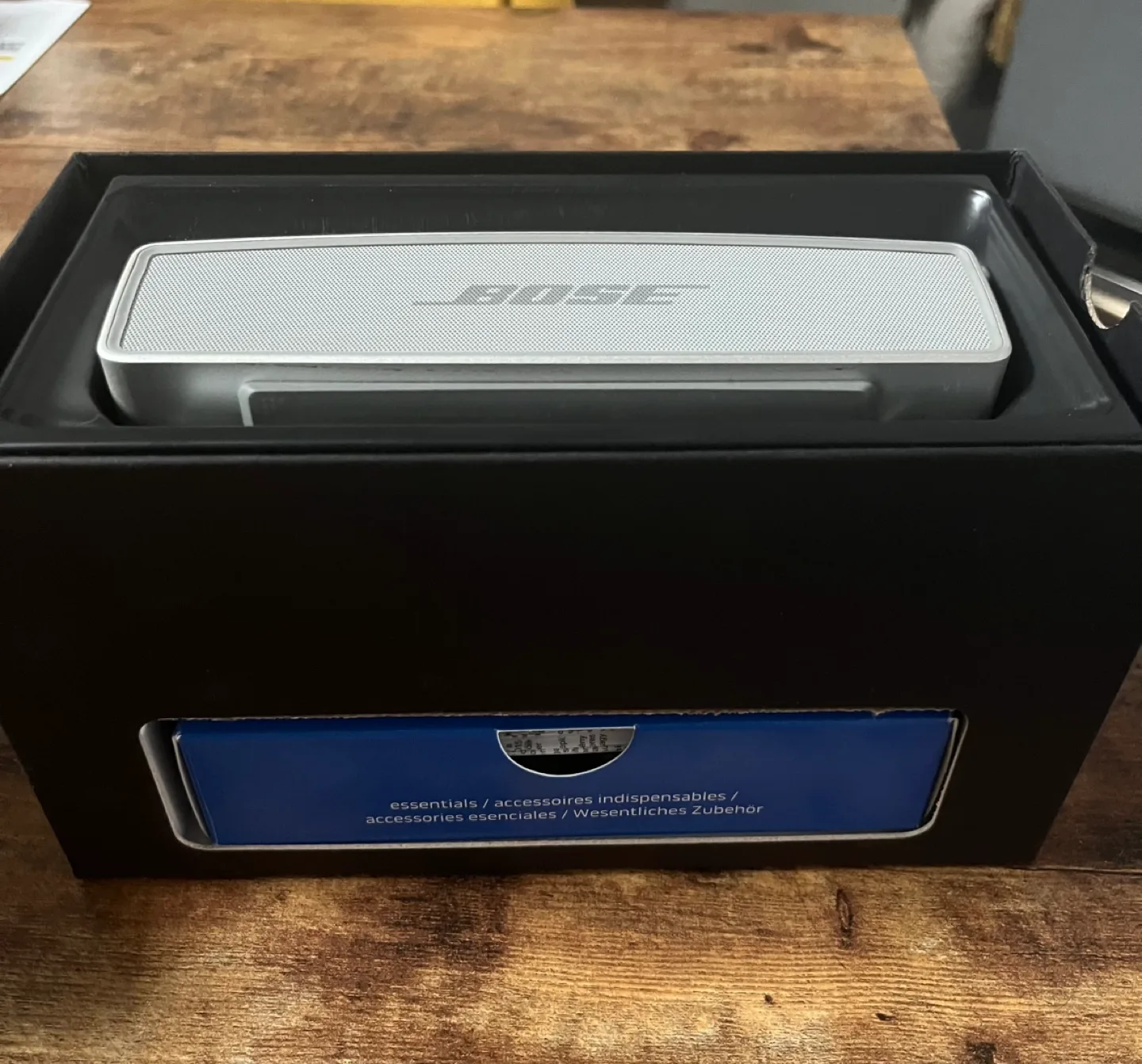 Bose SoundLink Mini II Bluetooth Speaker with Charging Cradle image indicator(2)