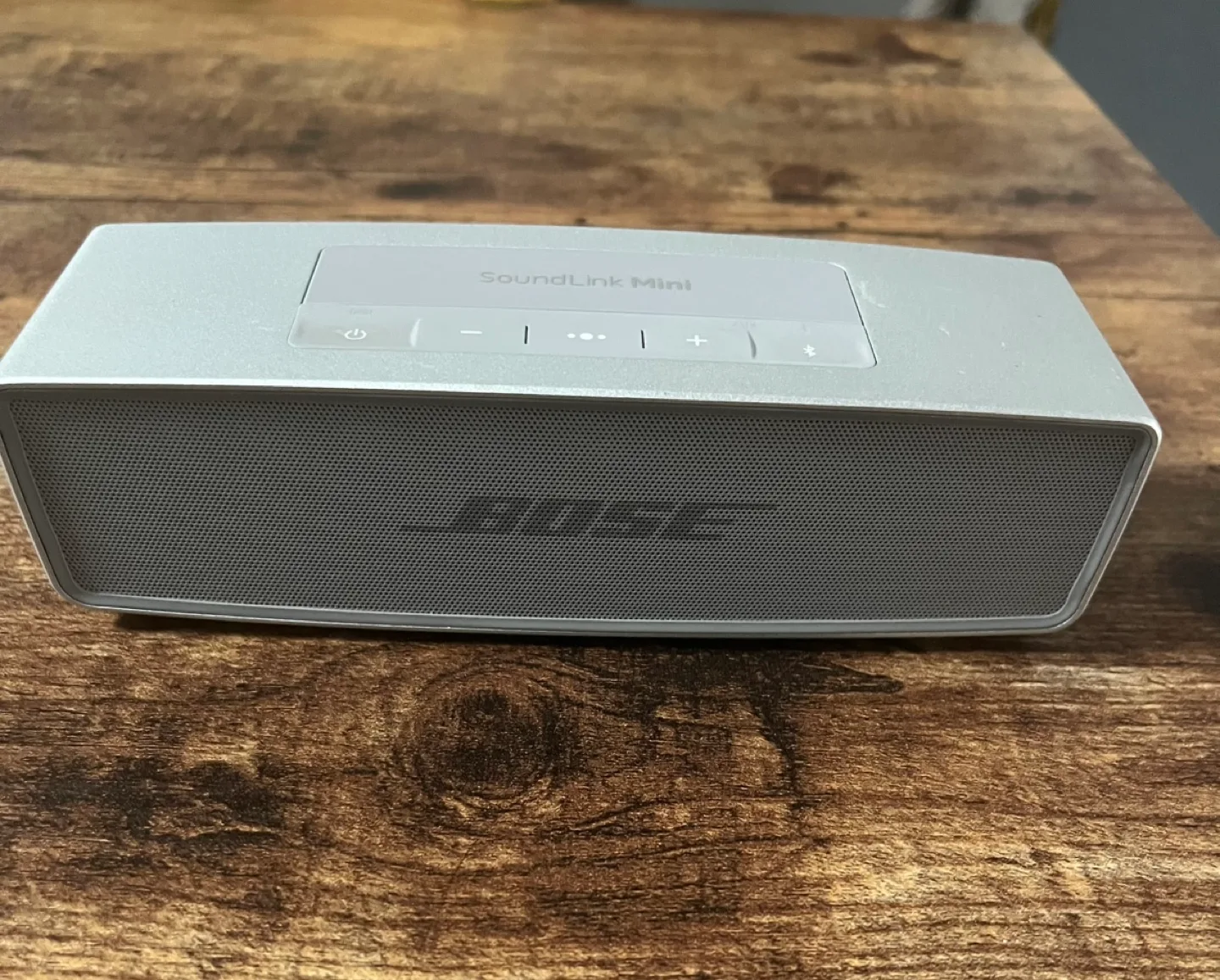Bose SoundLink Mini II Bluetooth Speaker with Charging Cradle image indicator(5)