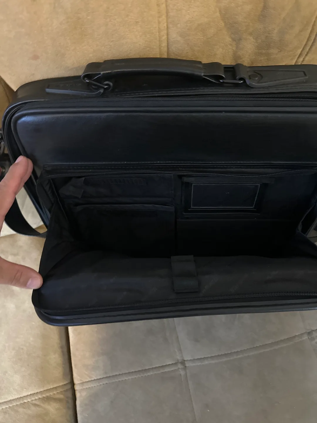 Black Leather Laptop Bag image indicator(2)