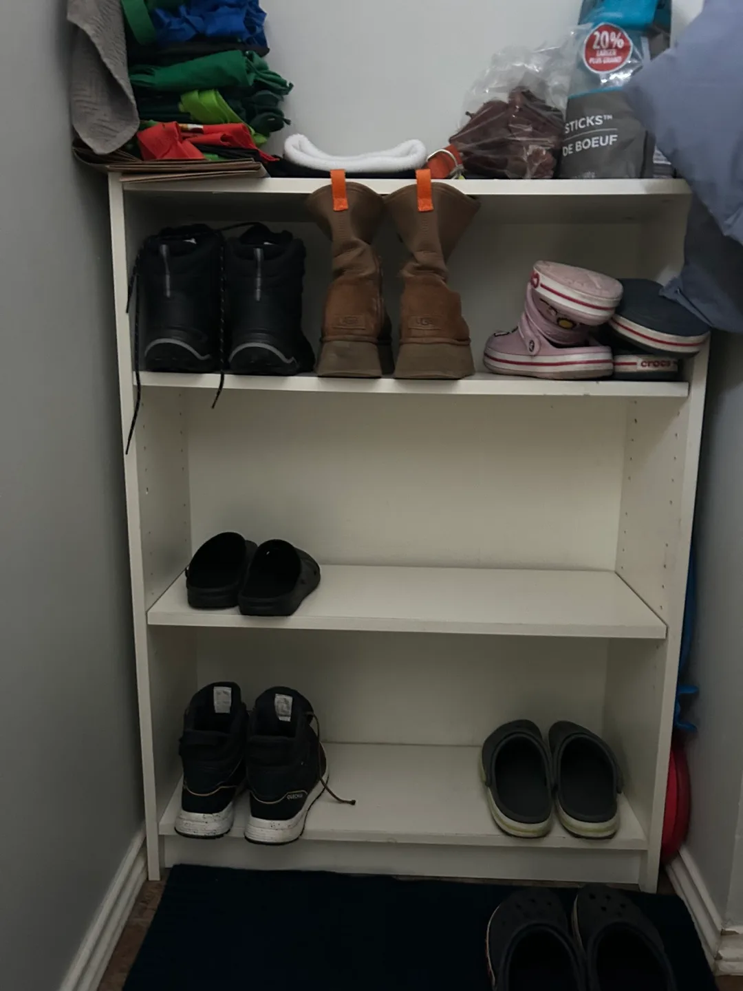 Three-shelf wooden bookcase image indicator(3)