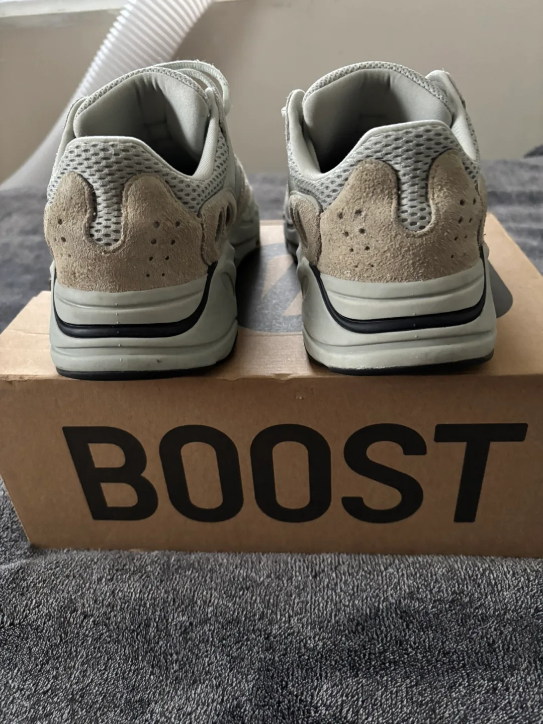 Yeezy 700 Boost Salt image indicator(4)
