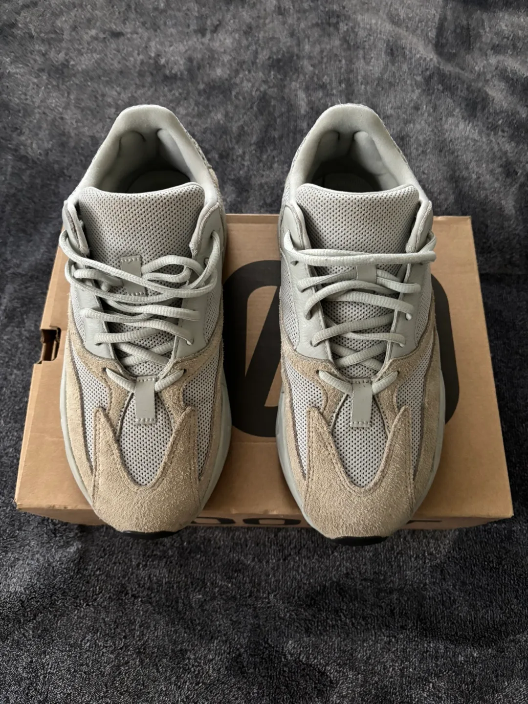 Yeezy 700 Boost Salt image indicator(3)