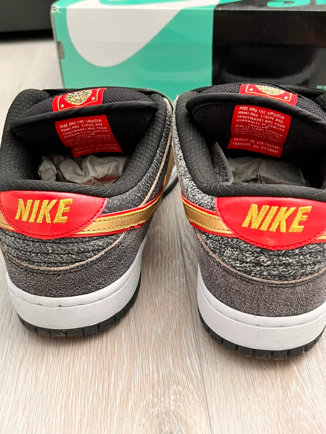 Nike Sb dunk low Beijing Metallic Gold image indicator(4)
