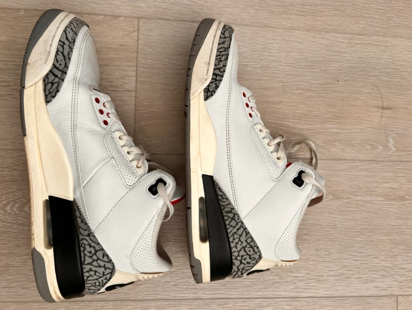 Jordan 3 Retro White Cement Reimagined image indicator(2)
