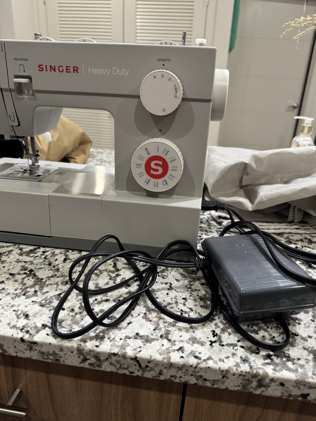 Singer Heavy Duty Sewing Machine - photo 2