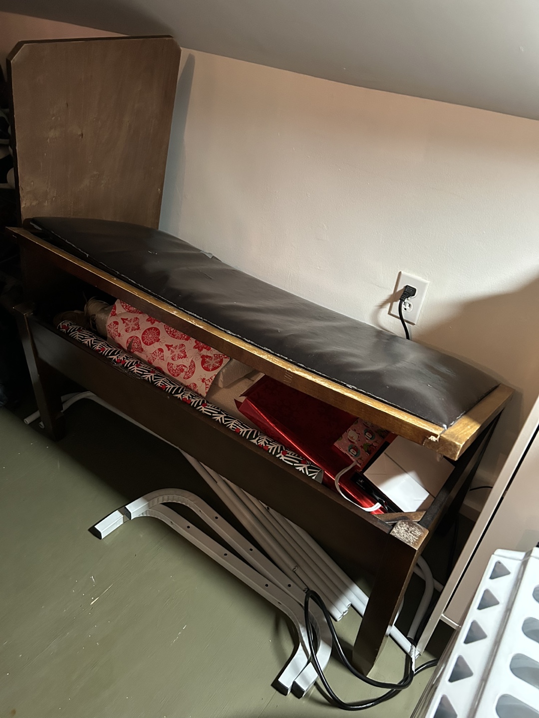 Vintage Wooden Storage Bench with Lift-Top - photo 2