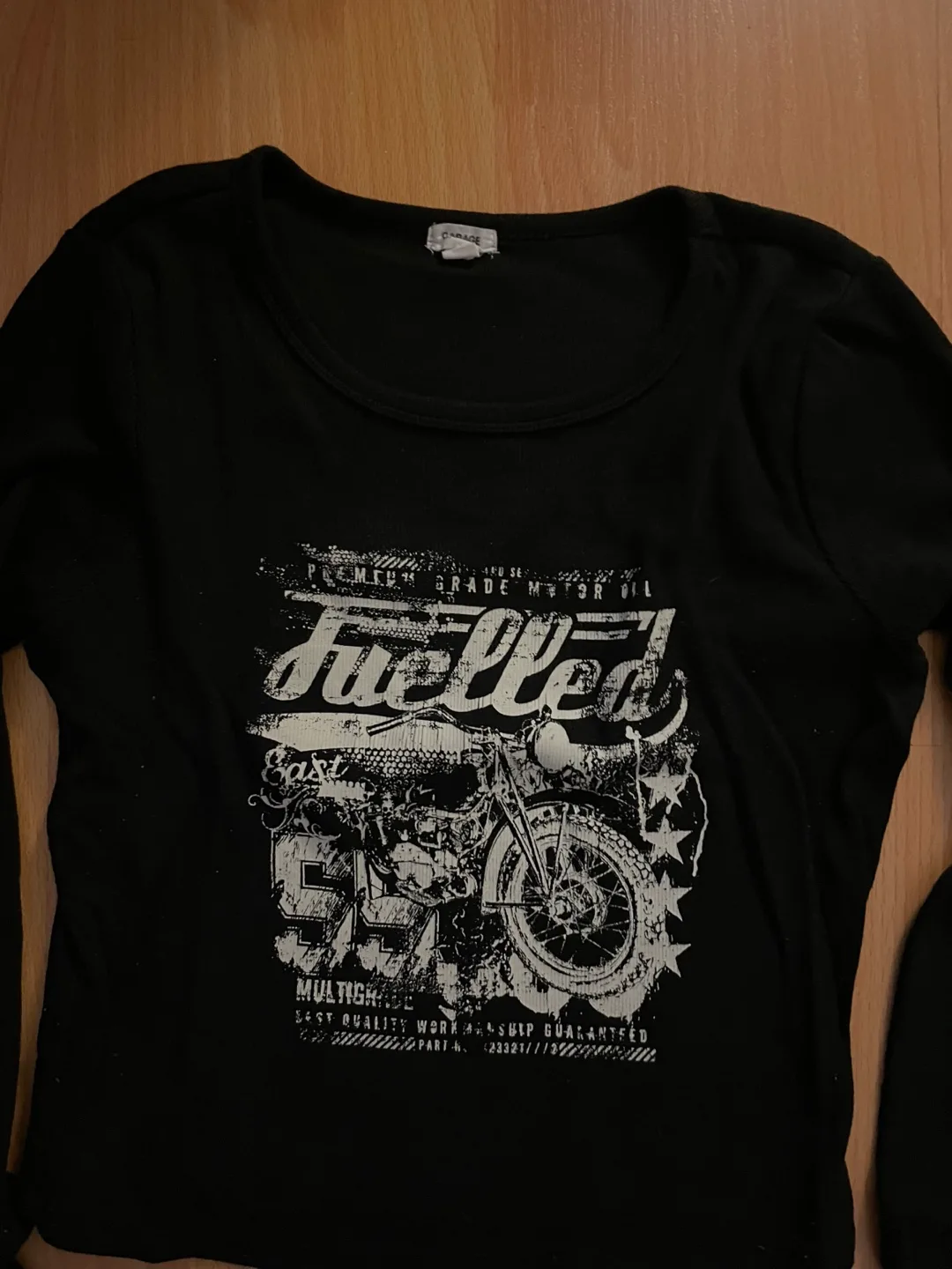 Garage cropped shirt image indicator(2)