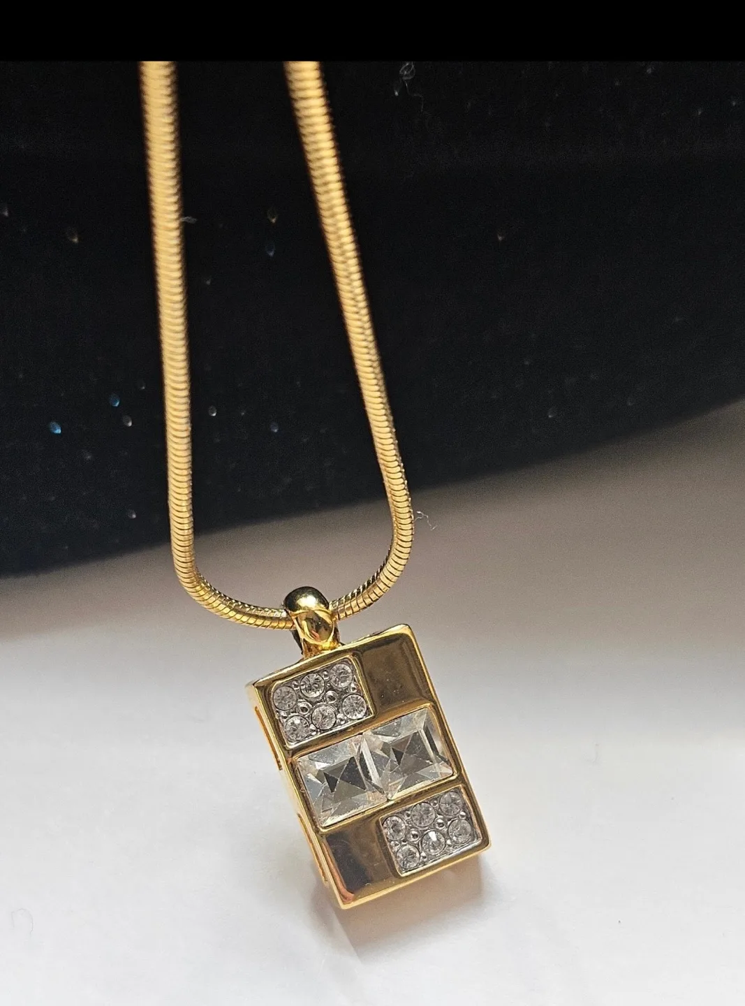 Gold Tone Necklace with Crystal Pendant image indicator(5)