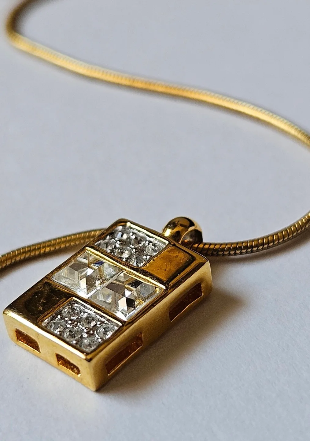 Gold Tone Necklace with Crystal Pendant image indicator(4)