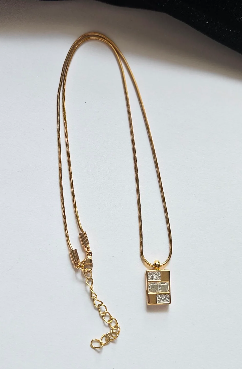 Gold Tone Necklace with Crystal Pendant image indicator(6)