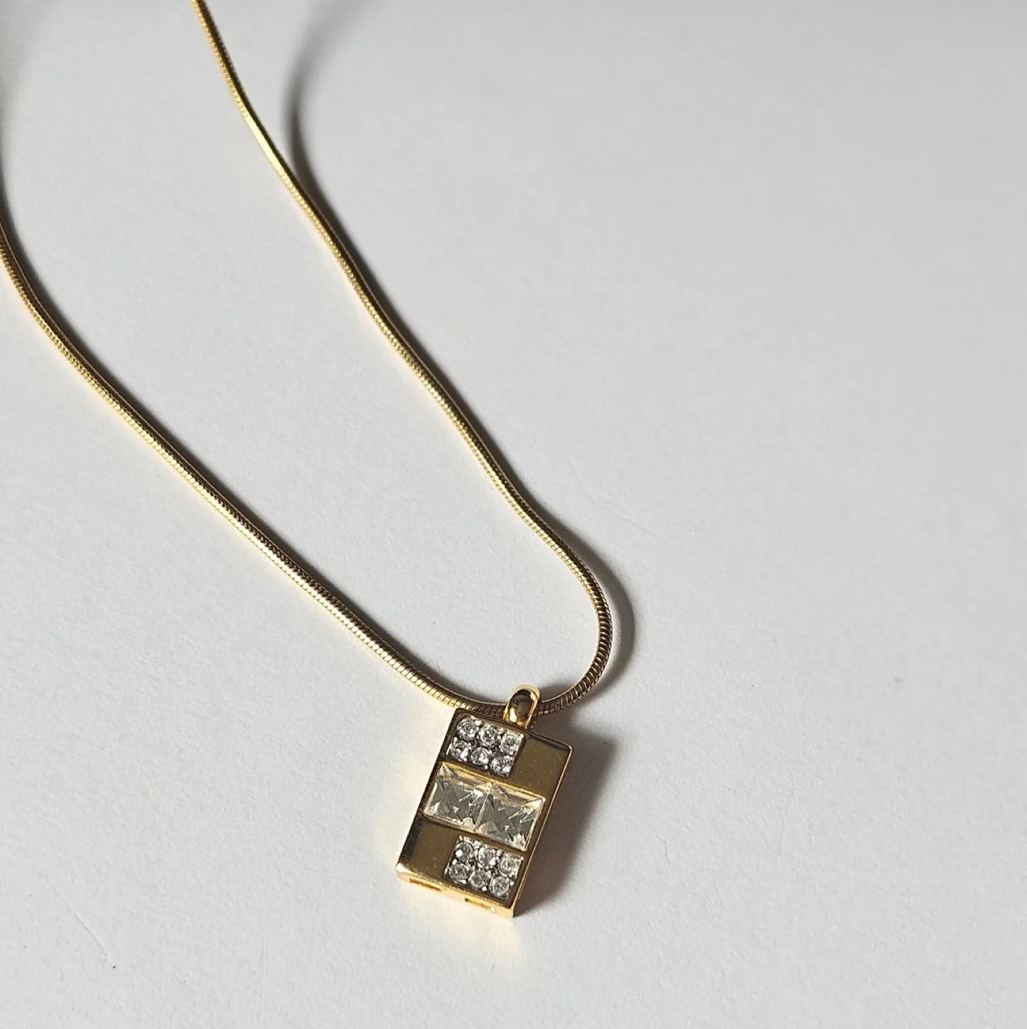 Gold Tone Necklace with Crystal Pendant image indicator(7)