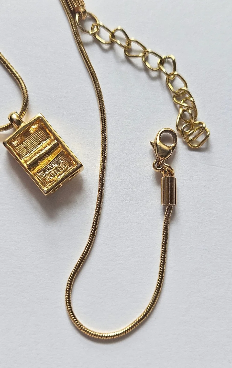 Gold Tone Necklace with Crystal Pendant image indicator(8)