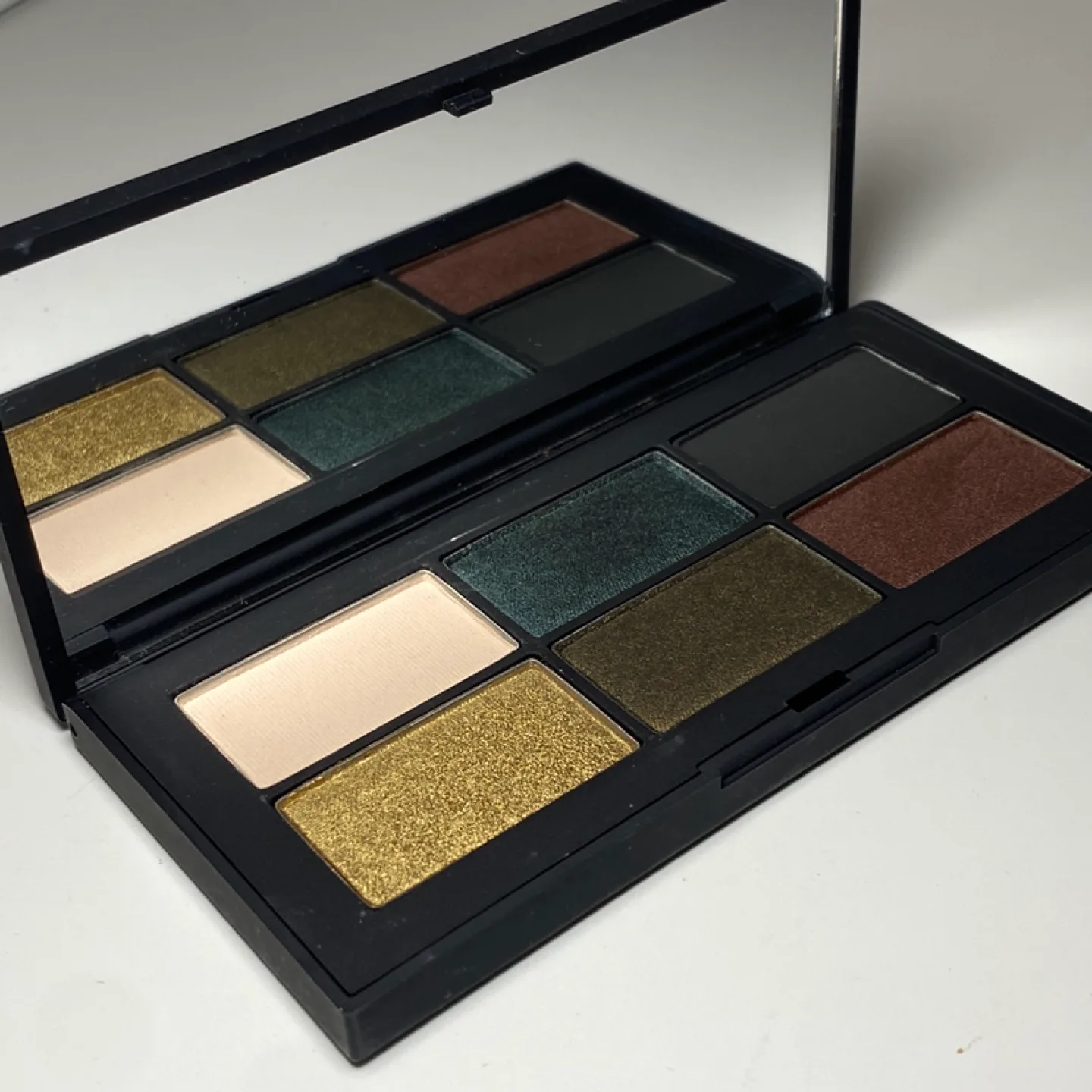 NARS Man Ray Limited Edition Eyeshadow and Blush Palettes image indicator(6)
