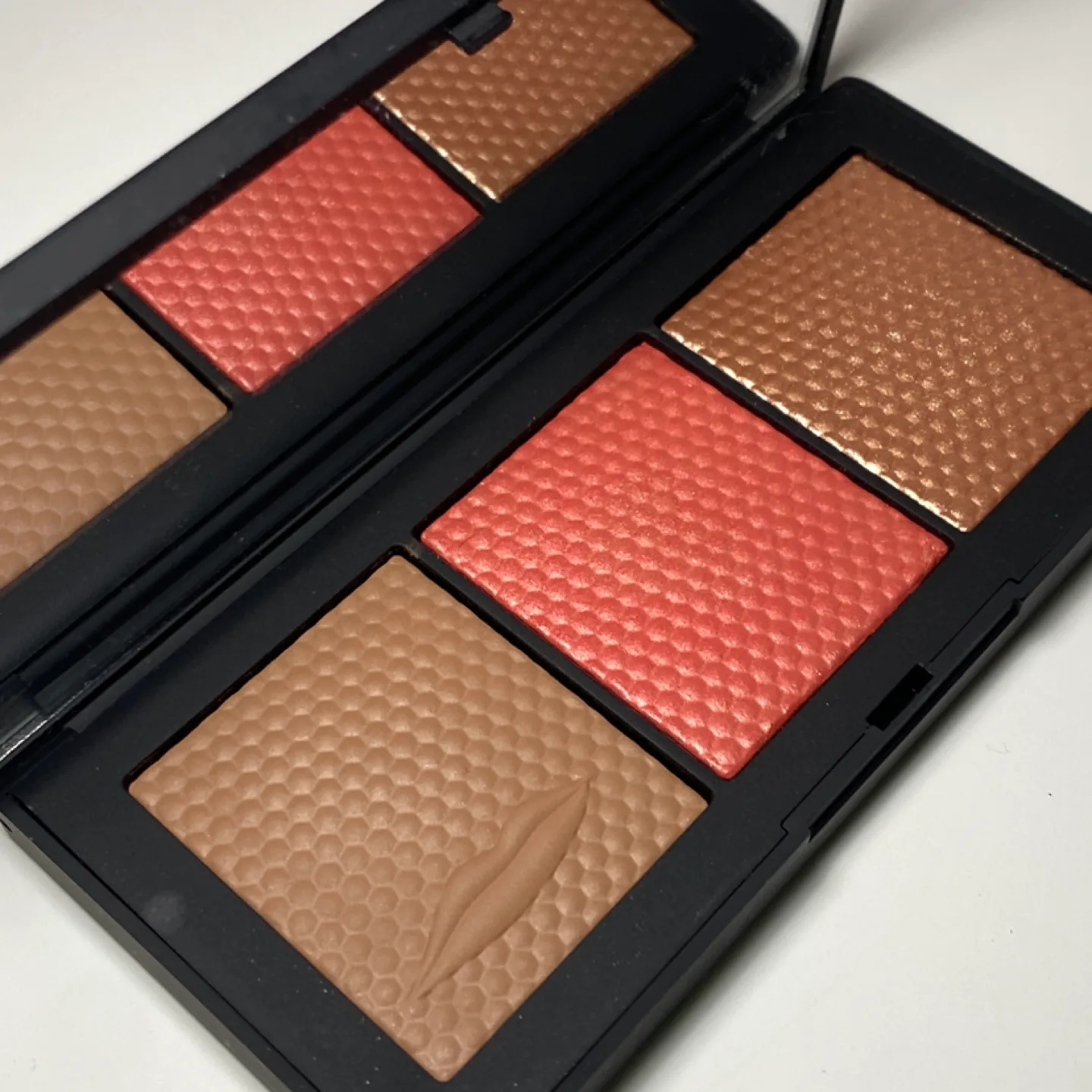 NARS Man Ray Limited Edition Eyeshadow and Blush Palettes image indicator(7)