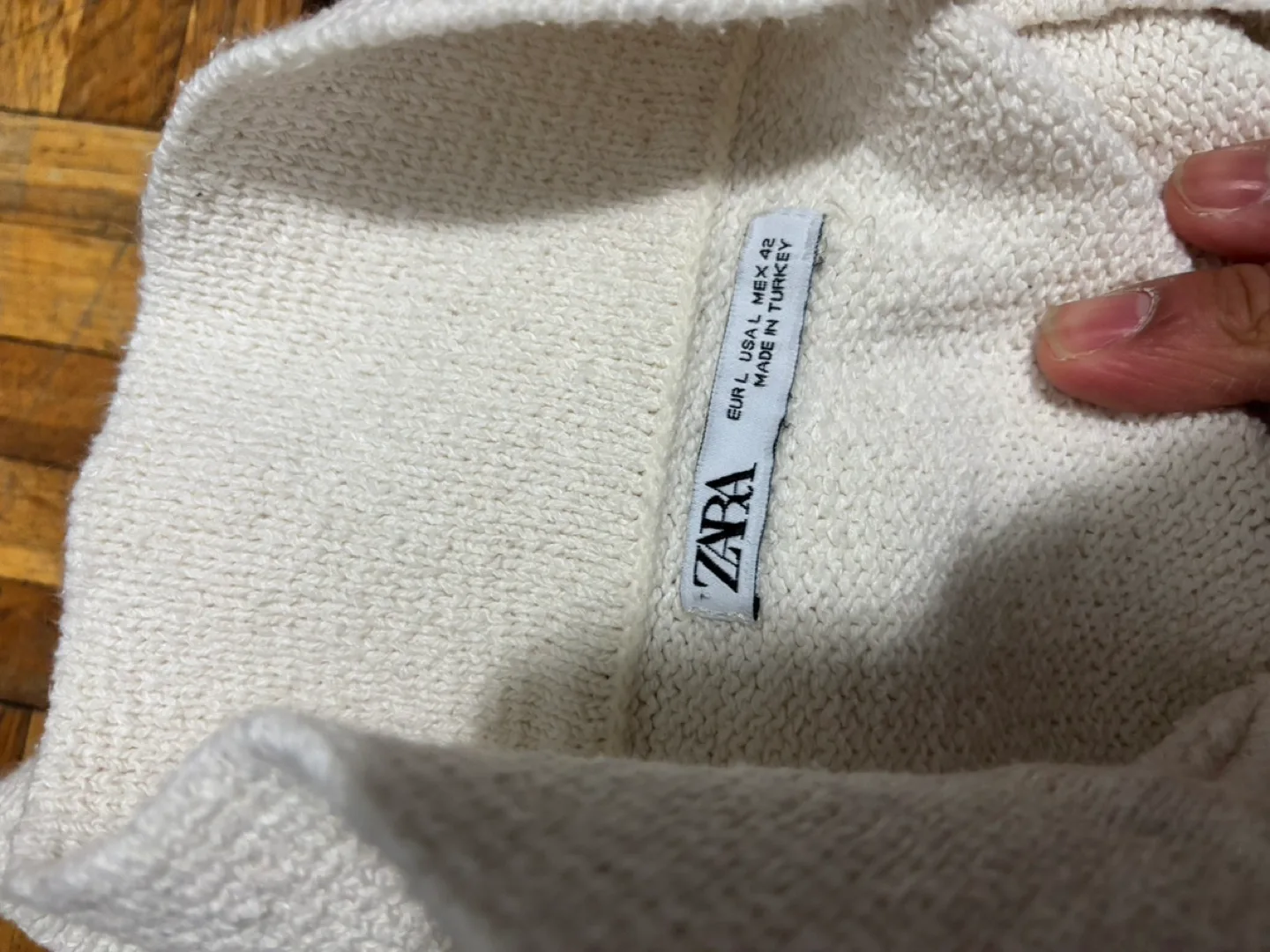 First come first serve Two Zara Cream-Colored Knitted Sweaters image indicator(2)