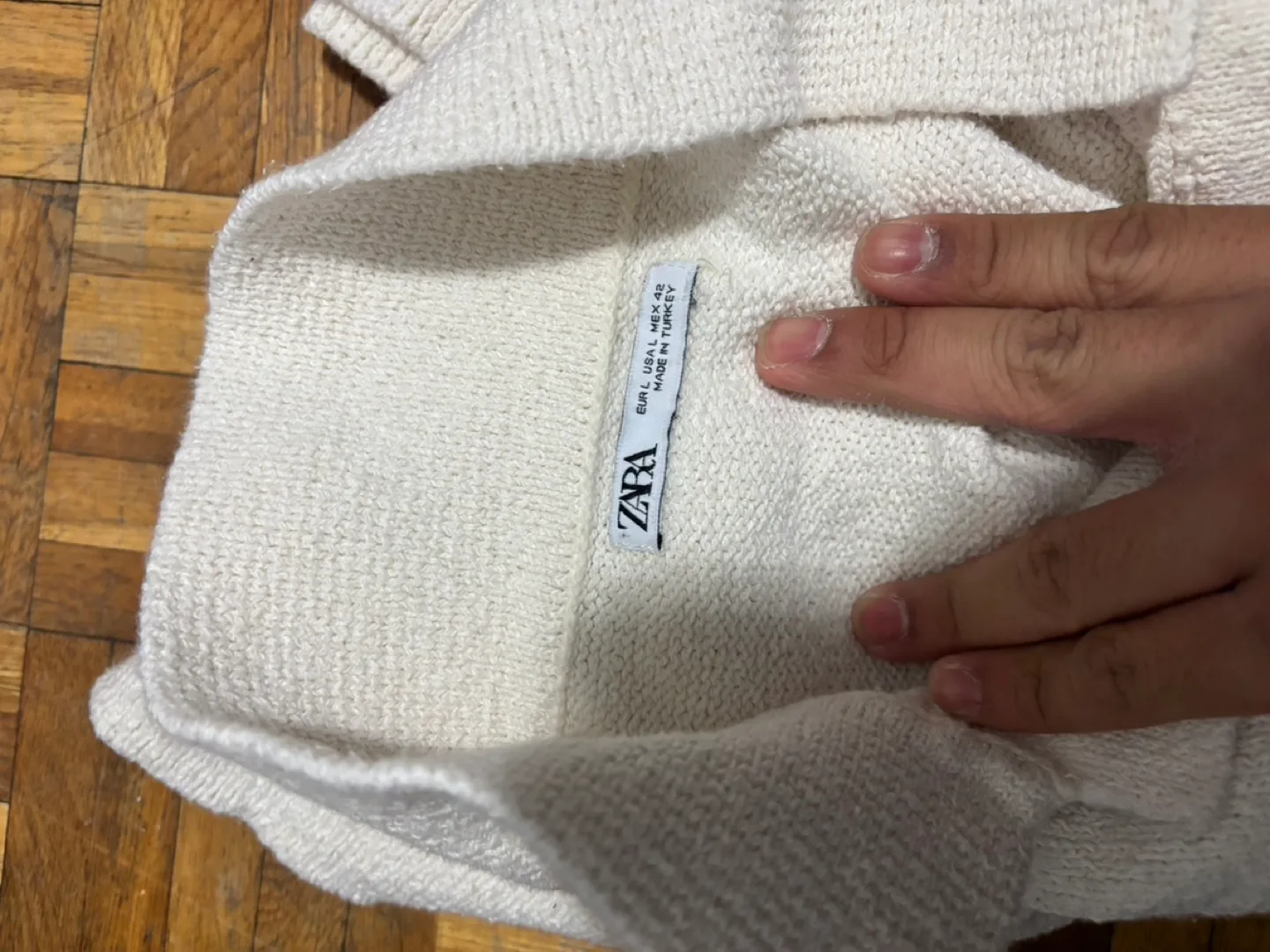First come first serve Two Zara Cream-Colored Knitted Sweaters image indicator(3)