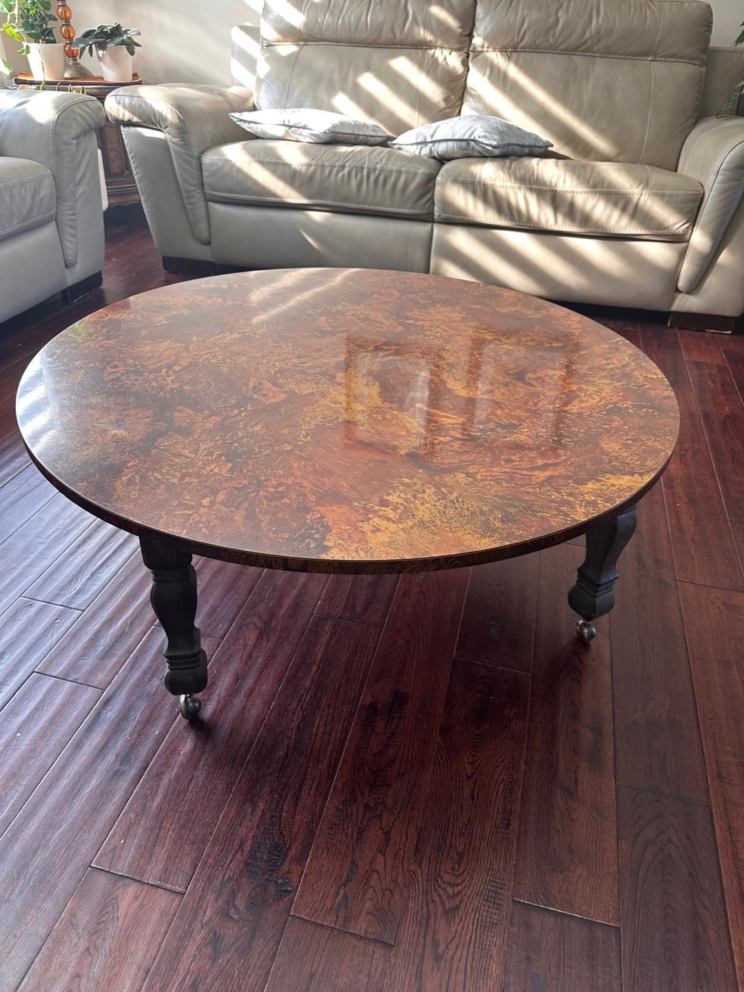Round Coffee Table with Unique Top - photo 3