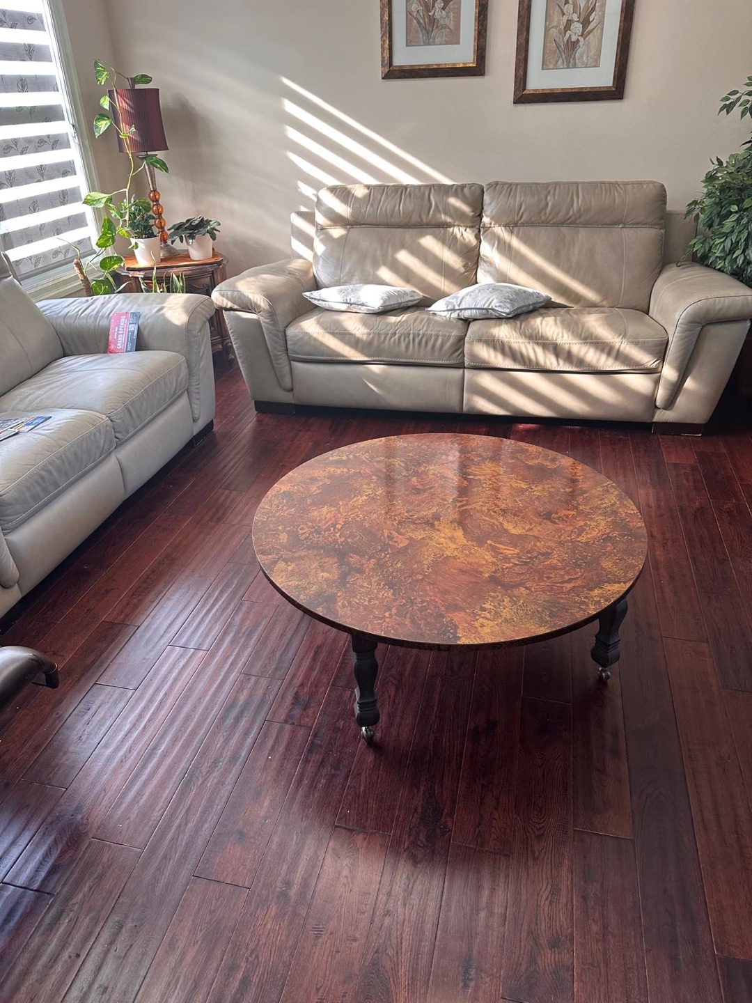 Round Coffee Table with Unique Top - photo 4